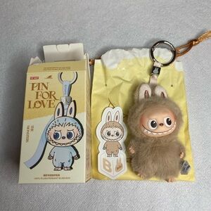 AUTHENTIC Pin for love Letter B